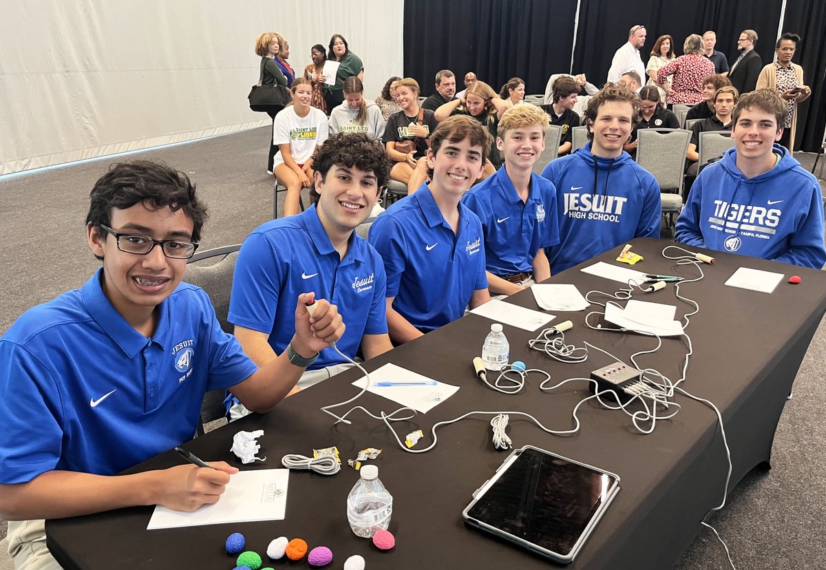 Jesuit’s Academic Quiz Bowl team, Masterminds, won the annual Brain Bowl at @SaintLeoUniv! The team of Diego Tobón '24, Hendrix Bromberg '25, Daniel Dewey '25, Jacob Judson '25, Nico Miranda '25, and Rhys Marriott '27 won all five of its matches to earn title! #AMDG @JesuitsUCS