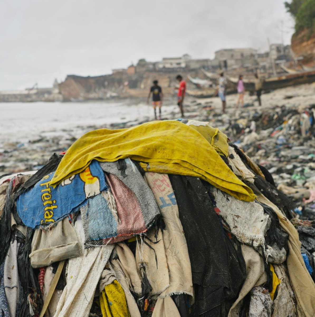 Um vislumbre por detrás da cortina.

Vê BrandyHellville & the Cult of Fast Fashion, o documentário HBO Original, na #HBOMax.