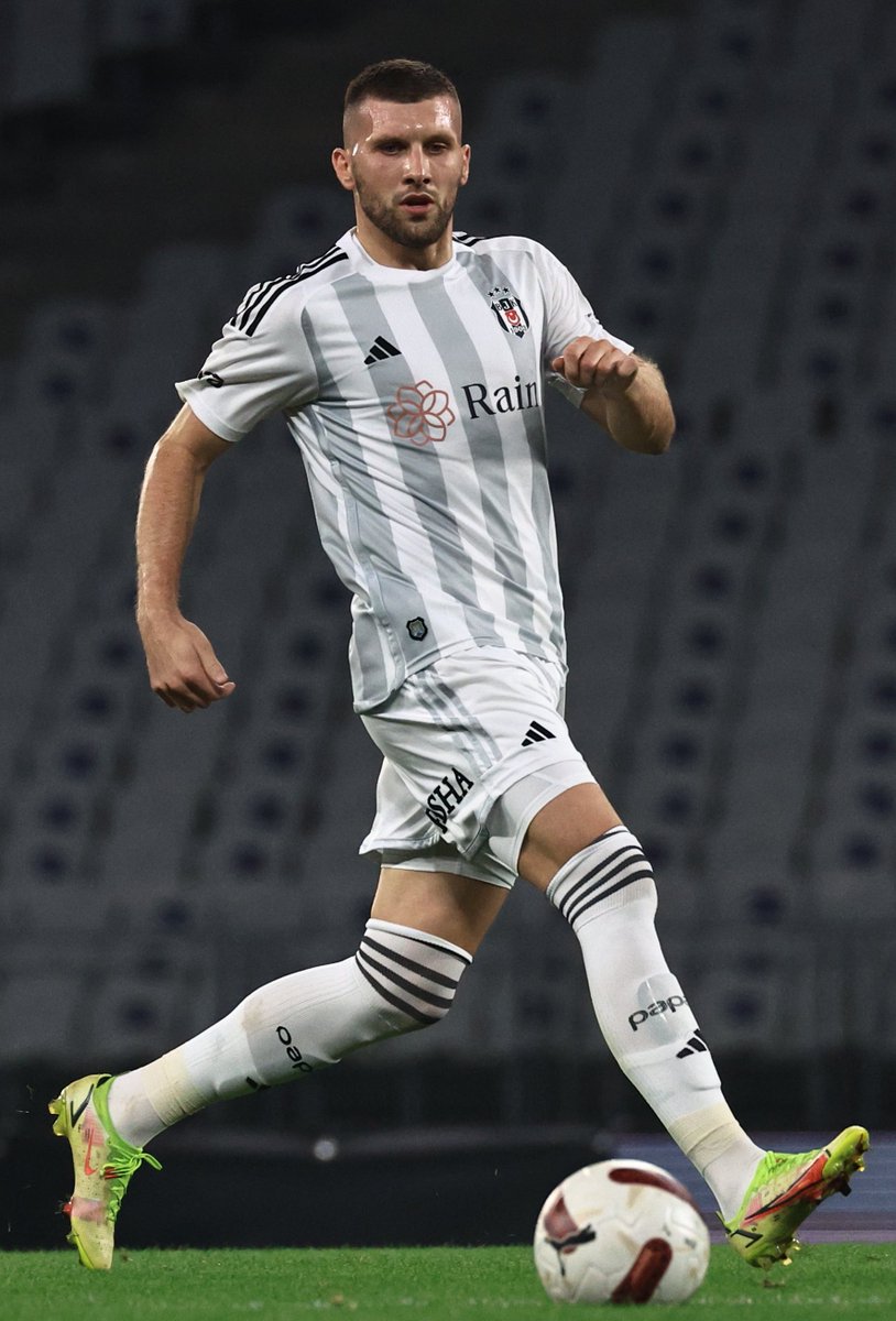 🏥Sakatlığı sebebiyle sezonu kapatan Ante Rebic'in Beşiktaş performansı: ▪️ 23 Maç ▪️ 691 dakika ▪️ 1 gol - 5 asist