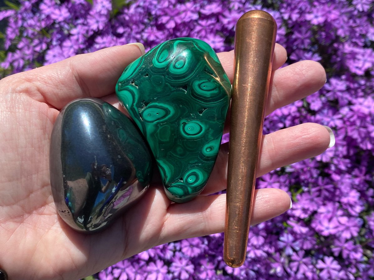 CrystalGuidance's tweet image. I’m bringing in my favorite crystals for helping with pain for my Patreon monthly chakra healing: Hematite, Malachite, and Copper. 💜 What crystal do you work with for pain?

#crystalguidance #crystalsforpain #crystaltips #crystalprescriptions