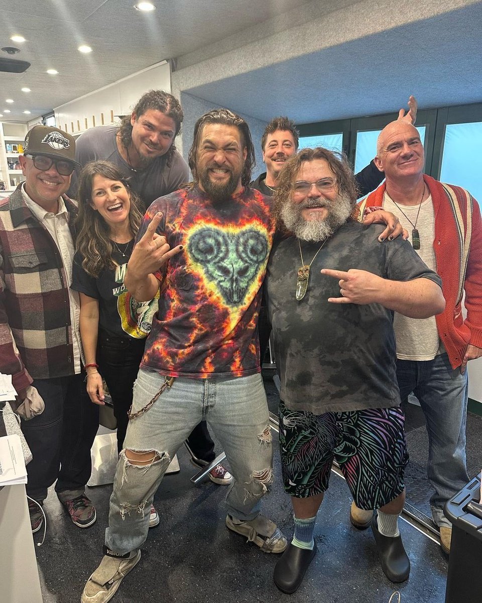 “Minecraft”:
Porque se ha confirmado que terminaron con las grabaciones de su película live-action.