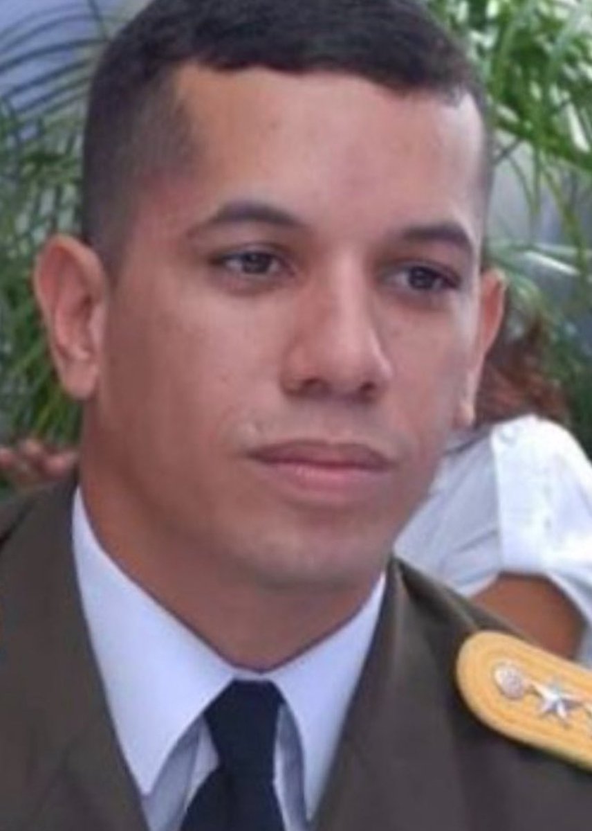 Simonovis's tweet photo. Le sugiero a Héctor Barros, Fiscal en Chile que lleva el caso del homicidio de Ronald Ojeda, solicitar la comparecencia de Alexander  Granko y del Tte. Coronel Marlon Salas, éste último cómplice en la planificación del homicidio del Tte Ojeda. 
Salas es el Jefe de “Contra Espionaje” (una Gestapo) él es el encargado de la persecución a lo interno de la FFAA y sus disidentes en el extranjero.