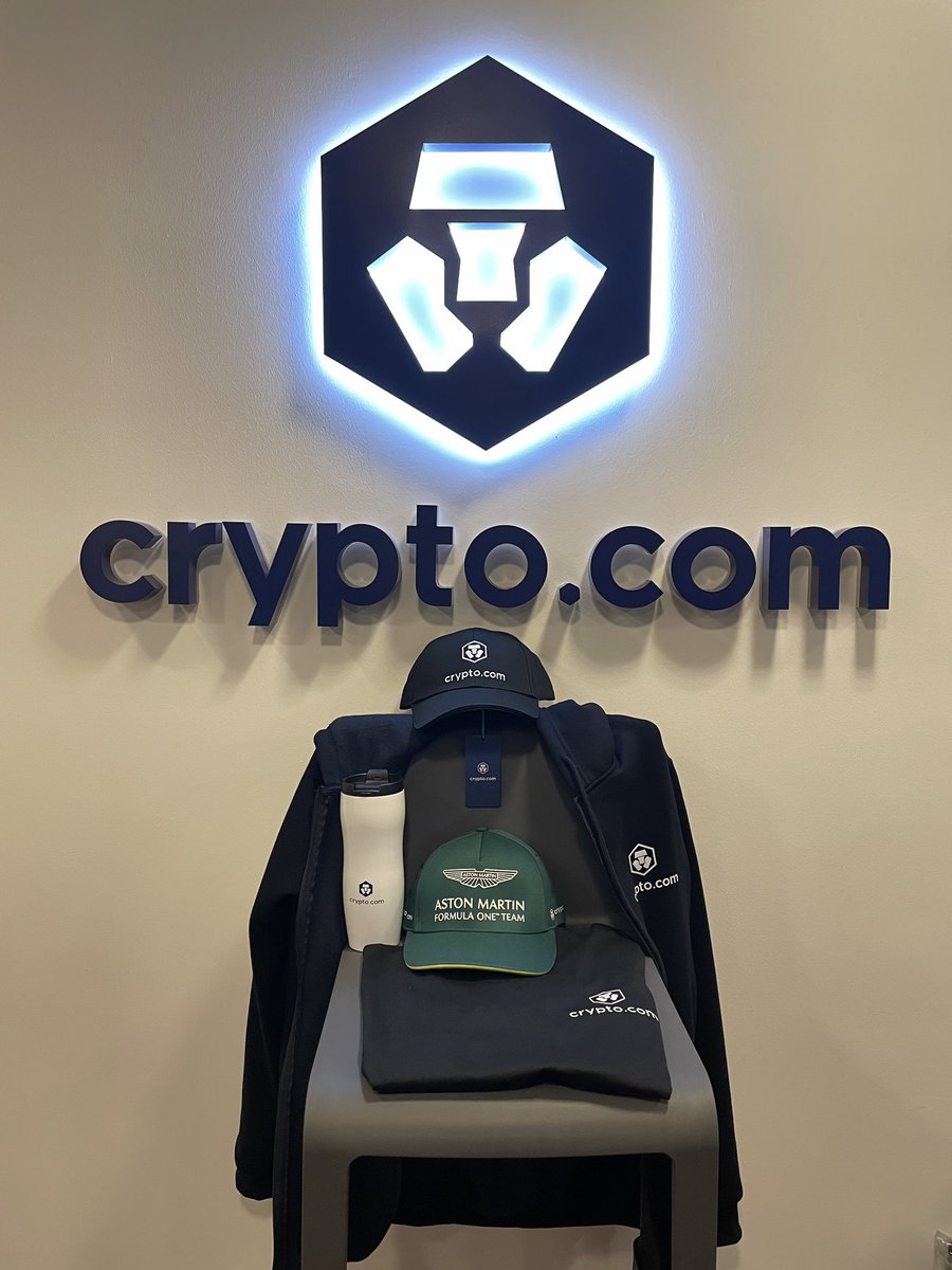 Selamlar, Tekrar iyi bayramlar. Bayramda @cryptocom'dan size hediye var 🔥 3 şanslı kişiye “Hoodie+Tshirt” Yapmanız gerekenler: ⭕️ Beni ve @Cryptocom_TR takip et ⭕️ t.me/Cryptocom_TR kanalına katıl ⭕ Like + RT #Cryptocom  #Giveaway