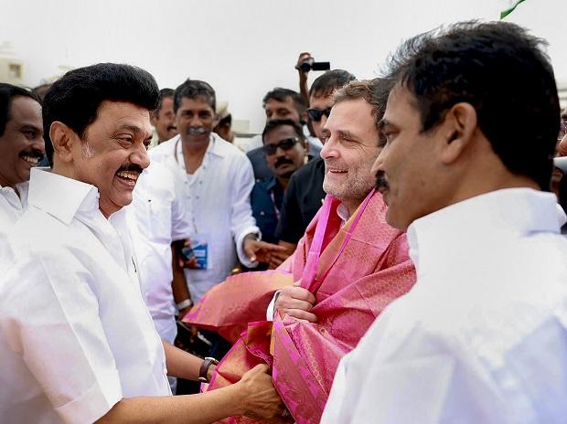 To strengthen Congress hands in the Country's second freedom struggle, DMK is standing shoulder to shoulder.

- MK Stalin 🔥

#INDIAAlliance 
#LokSabhaElections2024