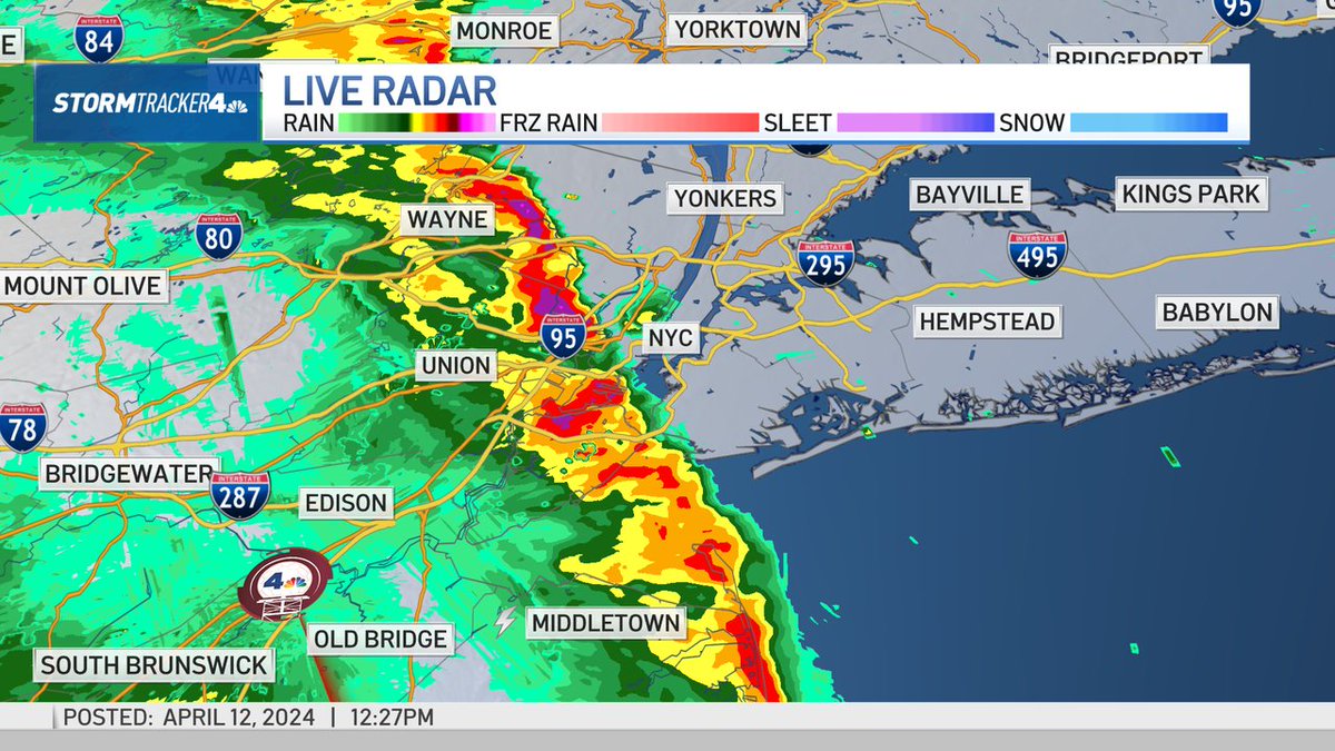 A band of heavy rain moving northeast is about to slice through NYC. Look for a good 20 minute downpour before things lighten up. . . Grab your umbrella! #StormTeam4NY #Rain #umbrellaweather