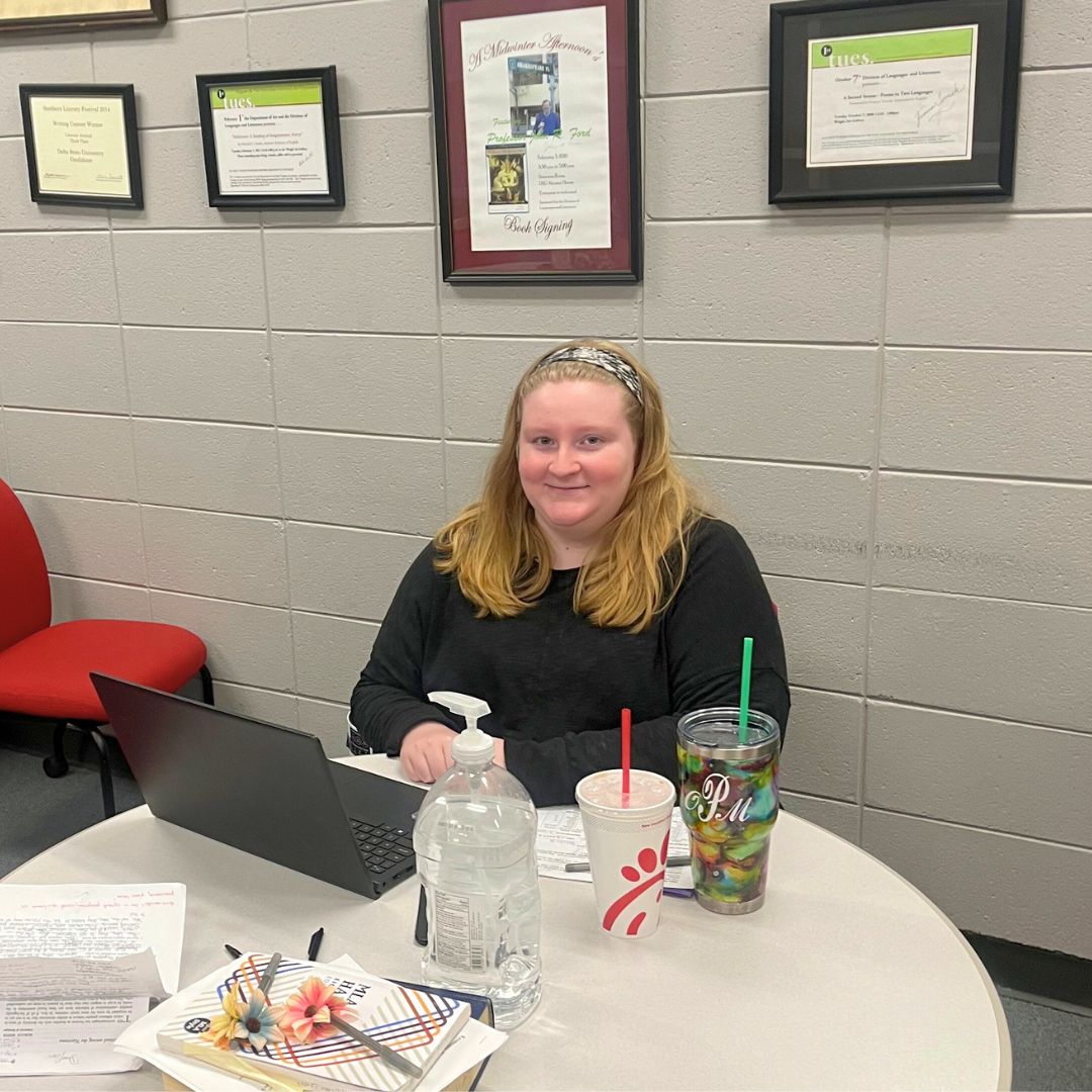 DeltaStateWC's tweet image. Olivia Pharr is one of our favorite new tutors in the Writing Center! Majoring in Environmental Science, she is skilled in all areas of writing including graphic arts such as poster presentations, and this has been invaluable to our clients this semester.