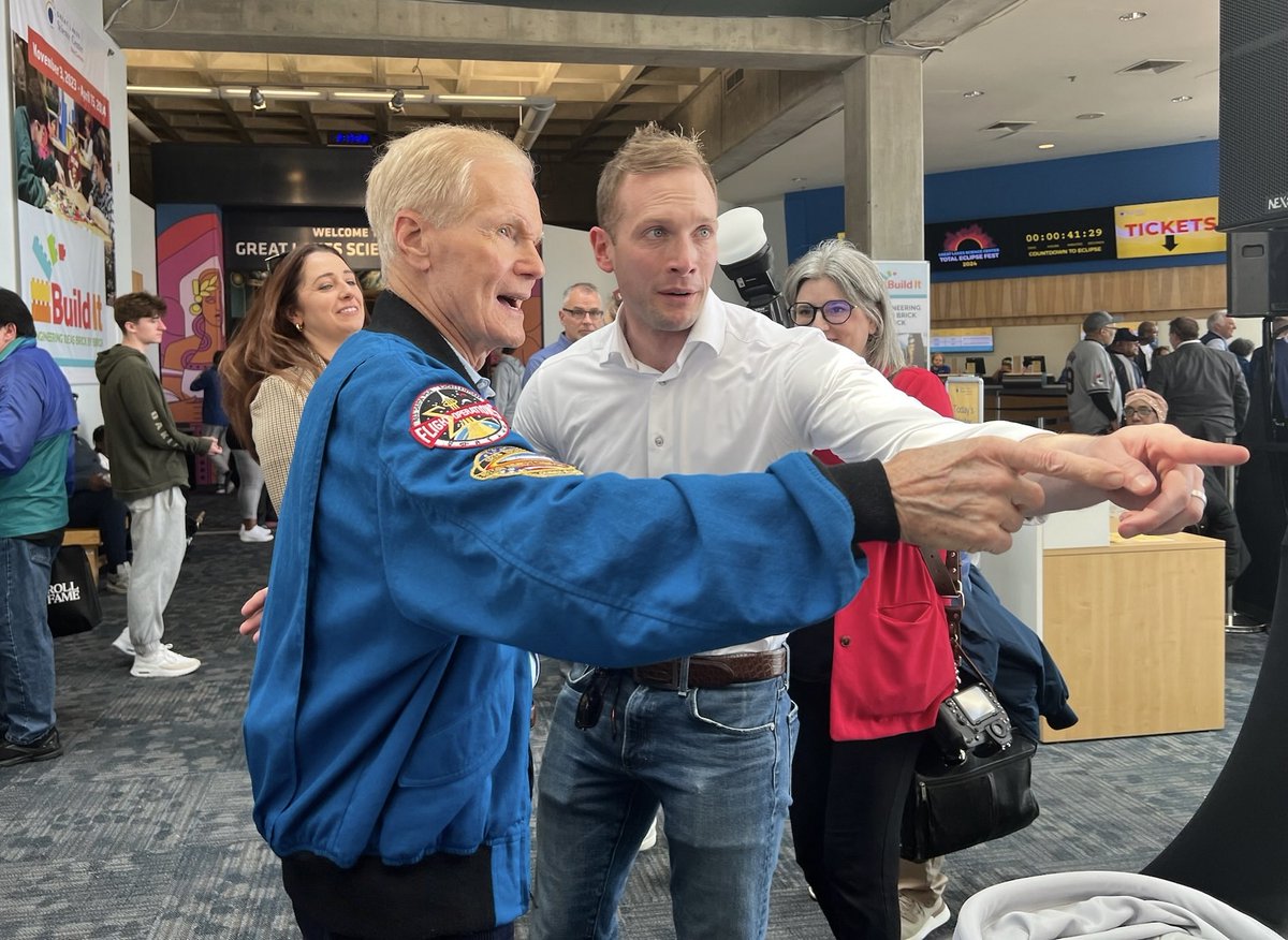 .@NASAGlenn is vital to the economy in #NortheastOhio. Designing & testing innovative tech, this research center revolutionizes travel & keeps Ohio as a flight leader. I am happy to see @NASA Administrator @SenBillNelson advocating for this organization & value his partnership!