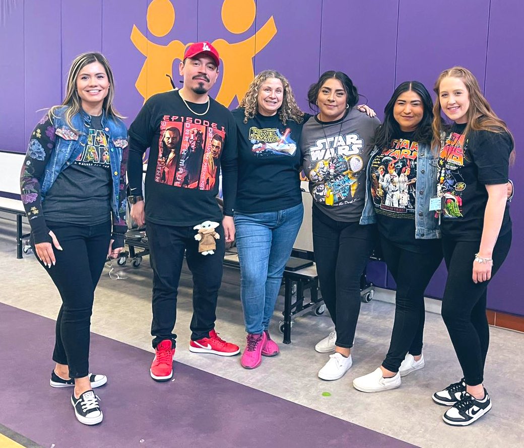 The force is strong with this family! @jrivas_phe <a href="/MRivera_PHE/">M. Esther Rivera</a> <a href="/AVillanueva_PHE/">Alyssa Villanueva</a> @RSuarez_PHES <a href="/PurpleHeart_ES/">Gloria Aguirre</a> #JediSTAARMasters 💜