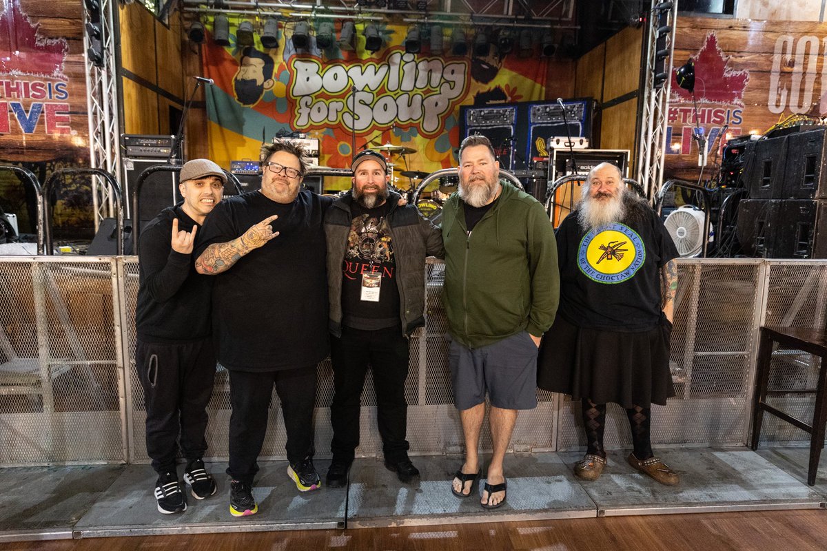 Finally worth the wait. @bfsrocks . They were so nice and friendly. Love this band. #bowlingforsoup #punk #meetandgreet