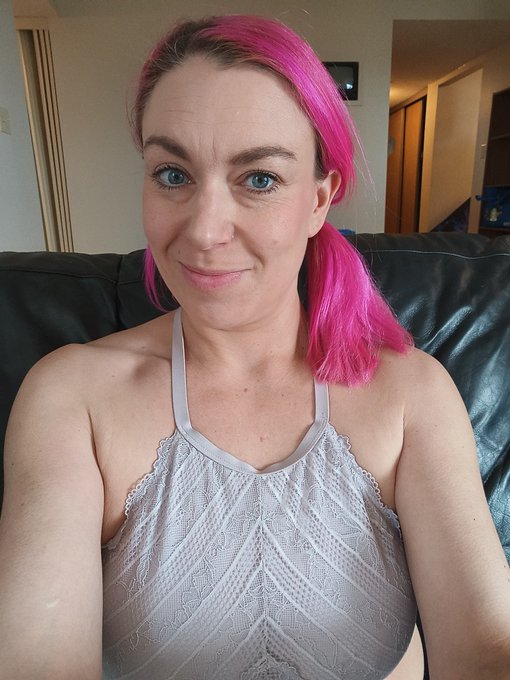 TGIF lovelies 😘 Taking calls for a few hours today.   Hit me up for a Skype session or on LoyalFans 😘🔥