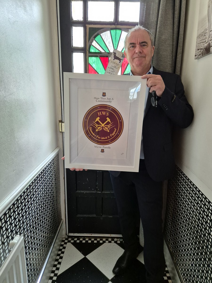 A pleasure to be gifted this plaque I'll treasure it Thanks to all those who support our group on FB and here nearly 30,000 members @WestHam @ExWHUEmployee @westhamfootball @lynbrownmp @CarltonCole1 @DawnNeesom @benshephard @westhamwomen