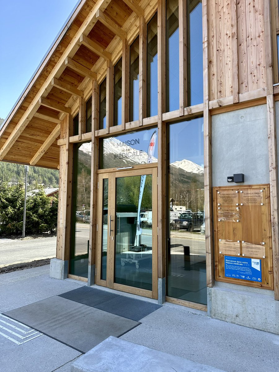 Construire une maison médicale c’est assurer l’avenir d’un village ! Bravo à Emeric Salle et à toute la commune de la Salle les Alpes ! Un merveilleux équipement au pied des pistes de @SerreChe_FR !