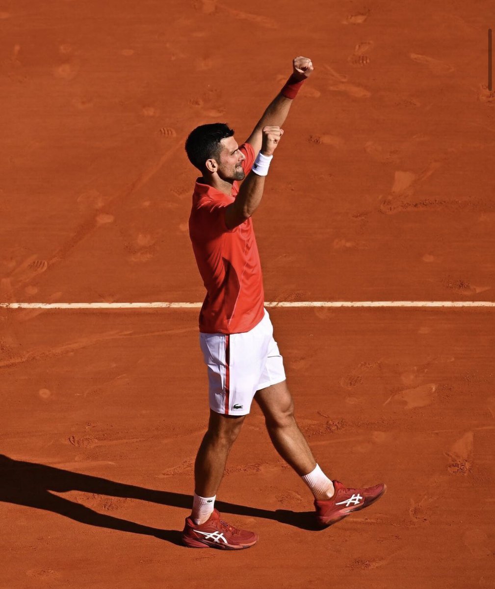 Novak Djokovic, Masters 1000 Monte Carlo’da son dönemin en formda oyuncularından Alex De Minaur’u 7-5 ve 6-4’lük setlerle 2-0 mağlup etti, adını 8. Kez Monte Carlo Yarı Finaline yazdırdı. Djokovic’in Yarı Finalde ki rakibi Humbert ya da Ruud olacak.