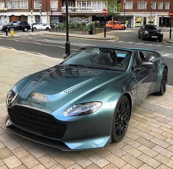 ASTON MARTIN AMR V600