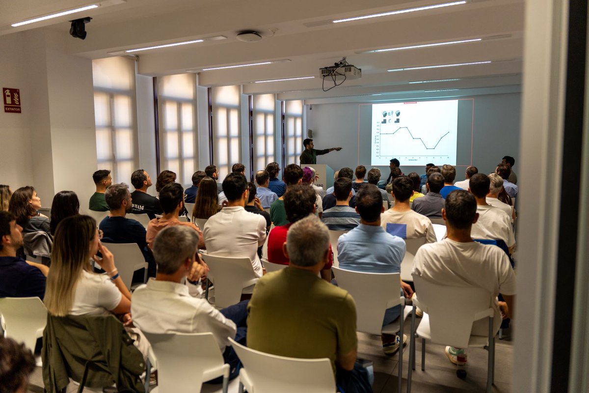 Hoy hemos inaugurado TechMov, un nuevo laboratorio de análisis del movimiento 🏃‍♂️👣 con la participación del atleta olímpico @Charlieatle 🥇 También se han celebrado las I Jornadas Running Science, en colaboración con @RunningZgz y @MaratonZaragoza