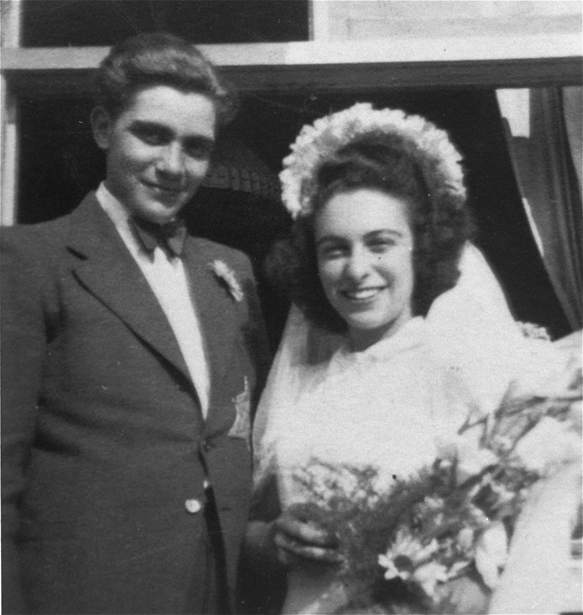 Peter and Sonja Margules were among just 876 inmates liberated at the Westerbork transit camp #OTD in 1945. Here they are pictured at their wedding inside the camp in 1942.