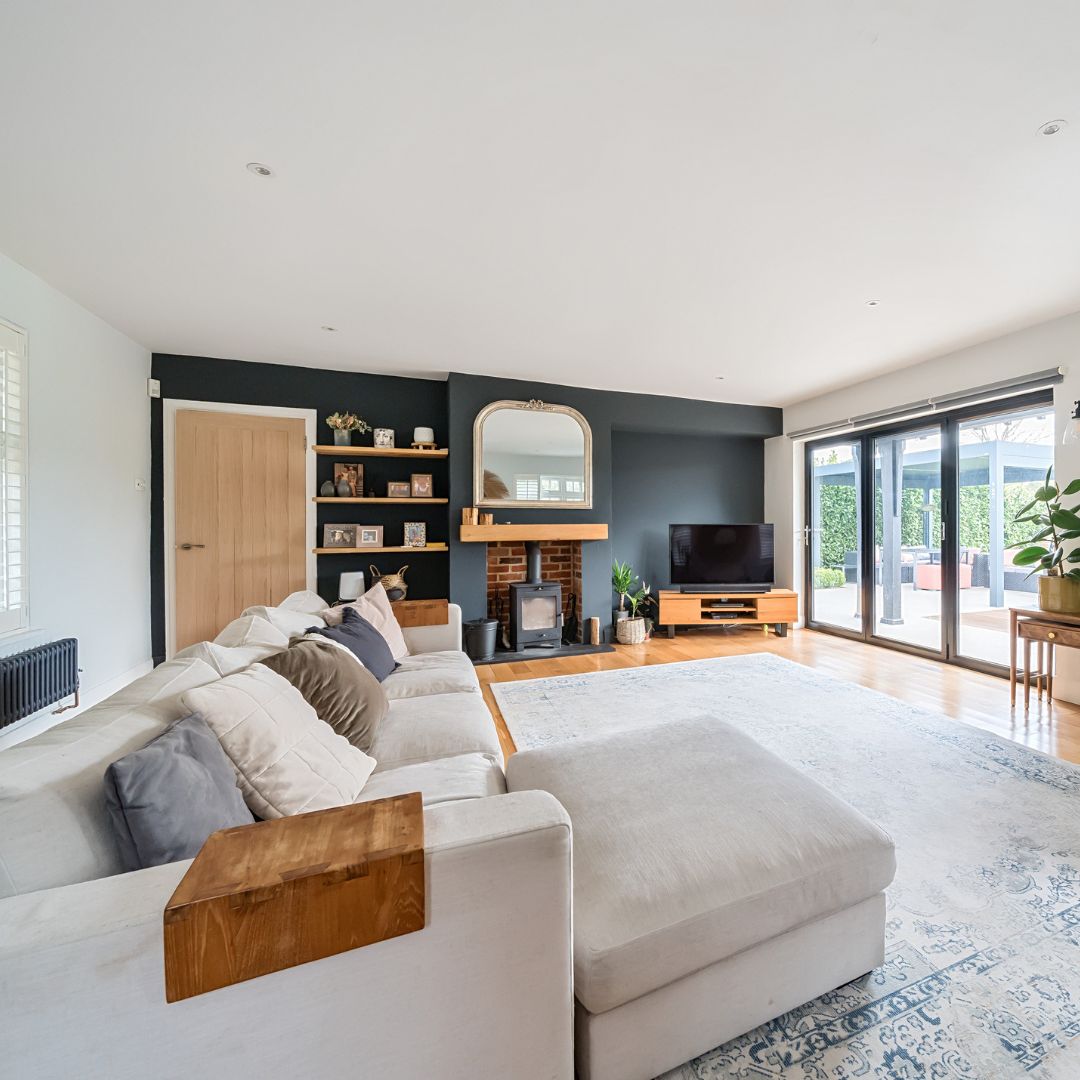 Spring has arrived in Chislehurst! 🌞 A beautiful four bedroom, three bathroom home in Chislehurst. Book your view with our Langford Russell Chislehurst team on 020 8295 4900 Visit bit.ly/3UfBjSv to find out more. #propertyoftheweek #chislehurst