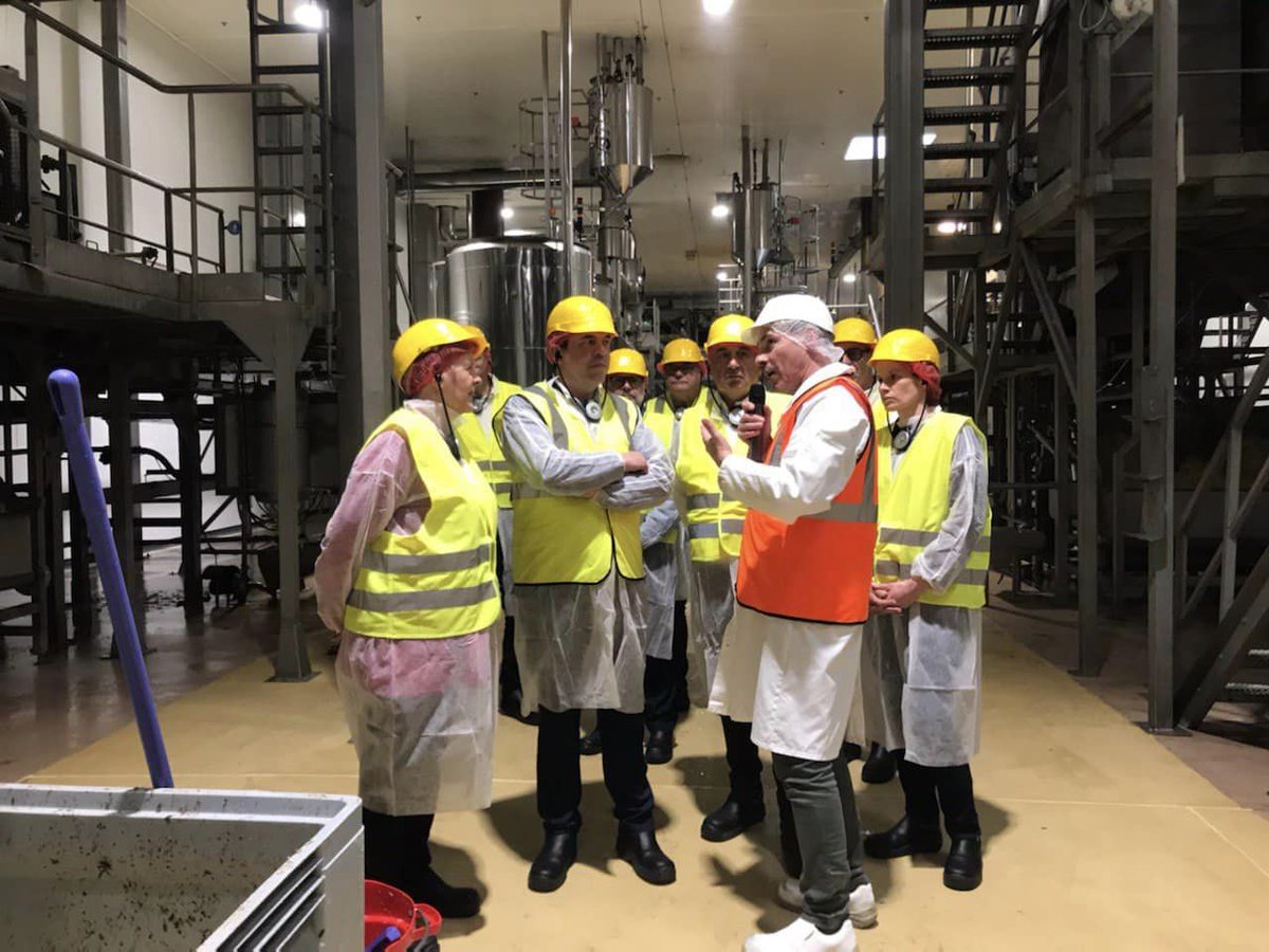 Visite de la filière porcine Cooperl et de nos industries agro-alimentaires @BretsOfficiel et @d_aucy. L’occasion de parler des négociations commerciales avec la grande distribution #EGAlim et de la Loi d’Orientation Agricole. @MoDem