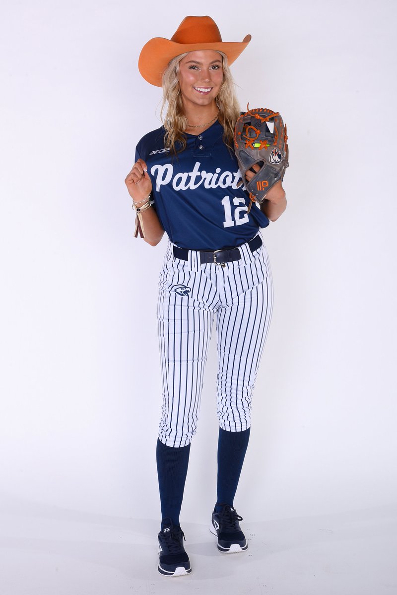 Happy #FeatureFriday ! Featuring @FCHSTigers Baseball and @Patriot_sb 🔥🔥 Send us your team photos! Customize your own jersey custom.3n2sports.com