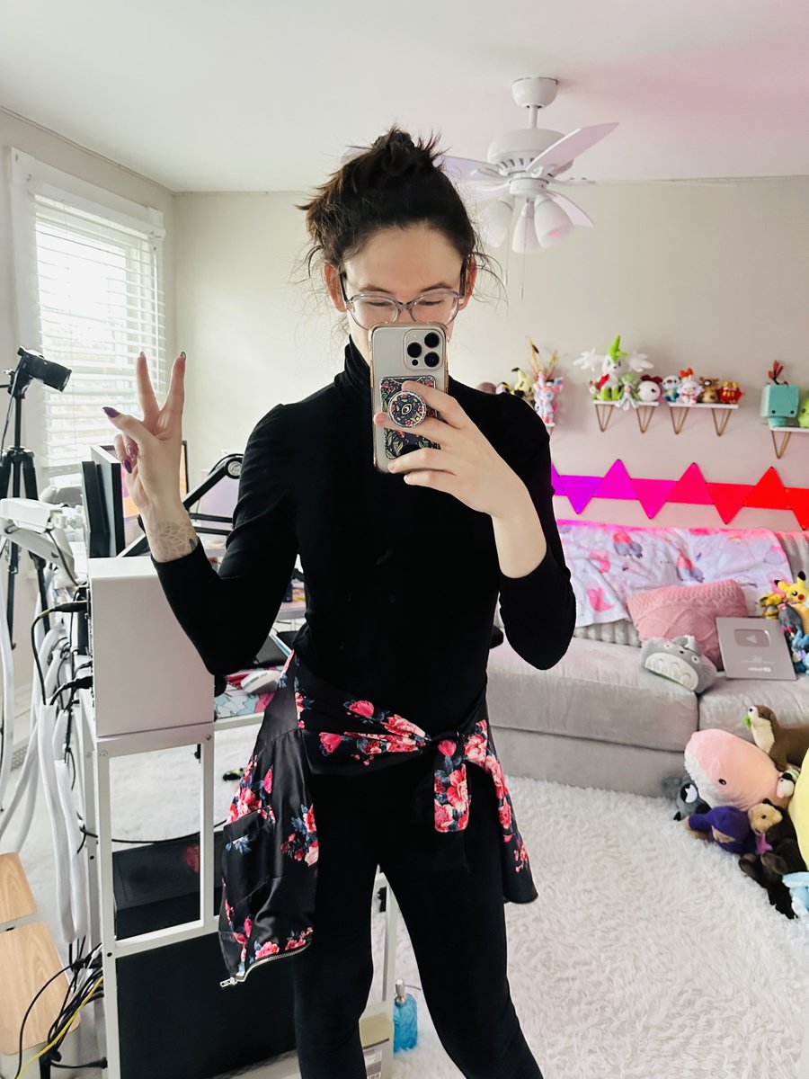 I’m dressed like a lil’ librarian today or somethin ^_^ come hang out the stream is good vibes for the weekend :D ✨ twitch.tv/bloody ✨