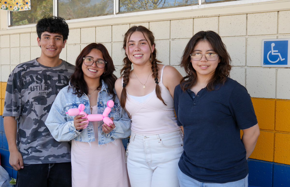 ColtonJUSD's tweet photo. 😄Smiles lit up the campus at the #Bloomington High Spring Fling 🌸🐻. Students welcomed their families &amp; friends to #BHS for tasty treats 🌭, student performances 💃, and carnival games such as the three-legged race 🏃‍♂️. #BHSForSuccess #CJUSDCares https://t.co/SBgS6rHjsq