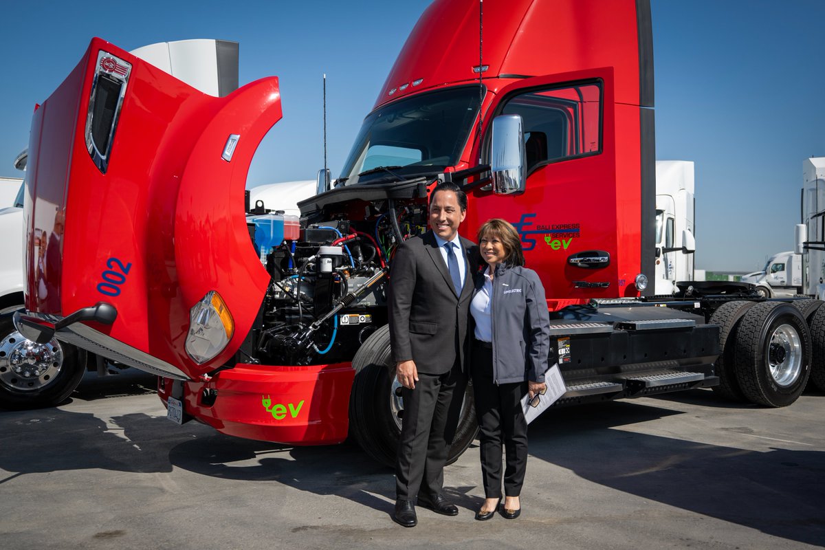 History in motion! ⚡️ Thrilled to lead the charge towards a cleaner, greener future with the historic crossing of the first class 8 heavy-duty electric freight truck from the U.S. into Mexico, in partnership with Bali Express Services. 🚚🌎sdgenews.com/article/first-… #BringTheEnergy