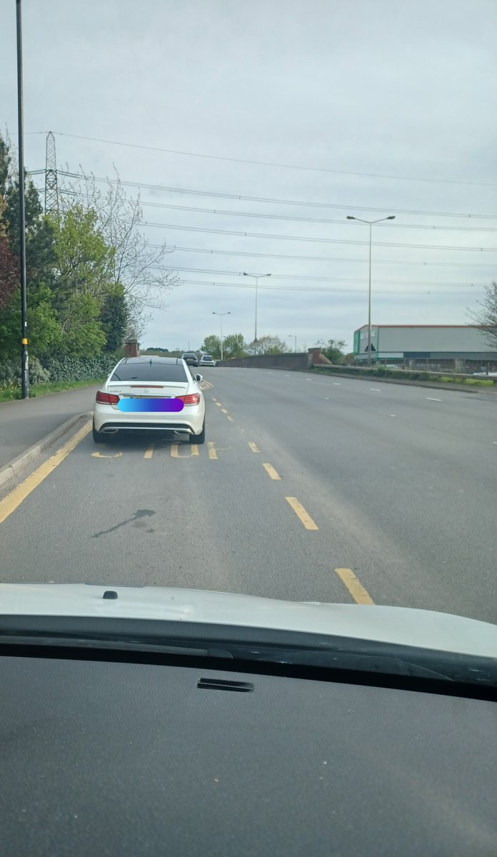 Team 2:
The driver of this #Mercedes E220d was stopped on Chester Rd #Erdington #Birmingham today.
Checks showed the vehicle had No Tax, No MOT and No Insurance. The driver also had an expired Photocard licence. Vehicle Recovered, Driver reported.
#ProActivePolicing 27114