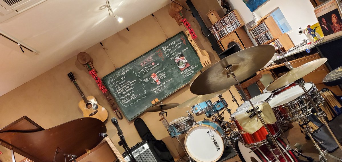 TAKUTOKOTOKO's tweet image. 春だなぁ🍀
今日もいい音、浴びてきた(o・ω・o)
かっこ良すぎるよ☺️

#LivingstoneCafe
#TinyStep
#ニトリヒロヤス
#HIDEOINOURA