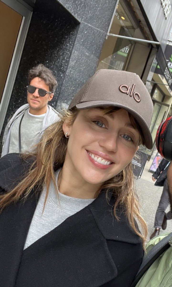 MileyUpdates's tweet image. 🚨 Miley Cyrus is in NEW YORK