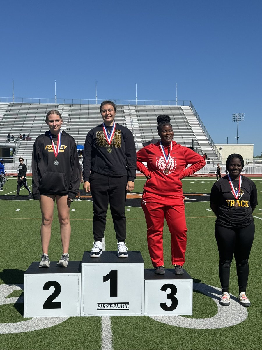 🥇 Regional Qualifier 🥇 ⚡️ Carly Fendley, and Hannah Omosigho earn a trip to regionals both in the shot put and discuss. This will be Carly second consecutive trip to regionals and Hannah third consecutive. Carly also finished as the Area champion in Discuss ⚡️