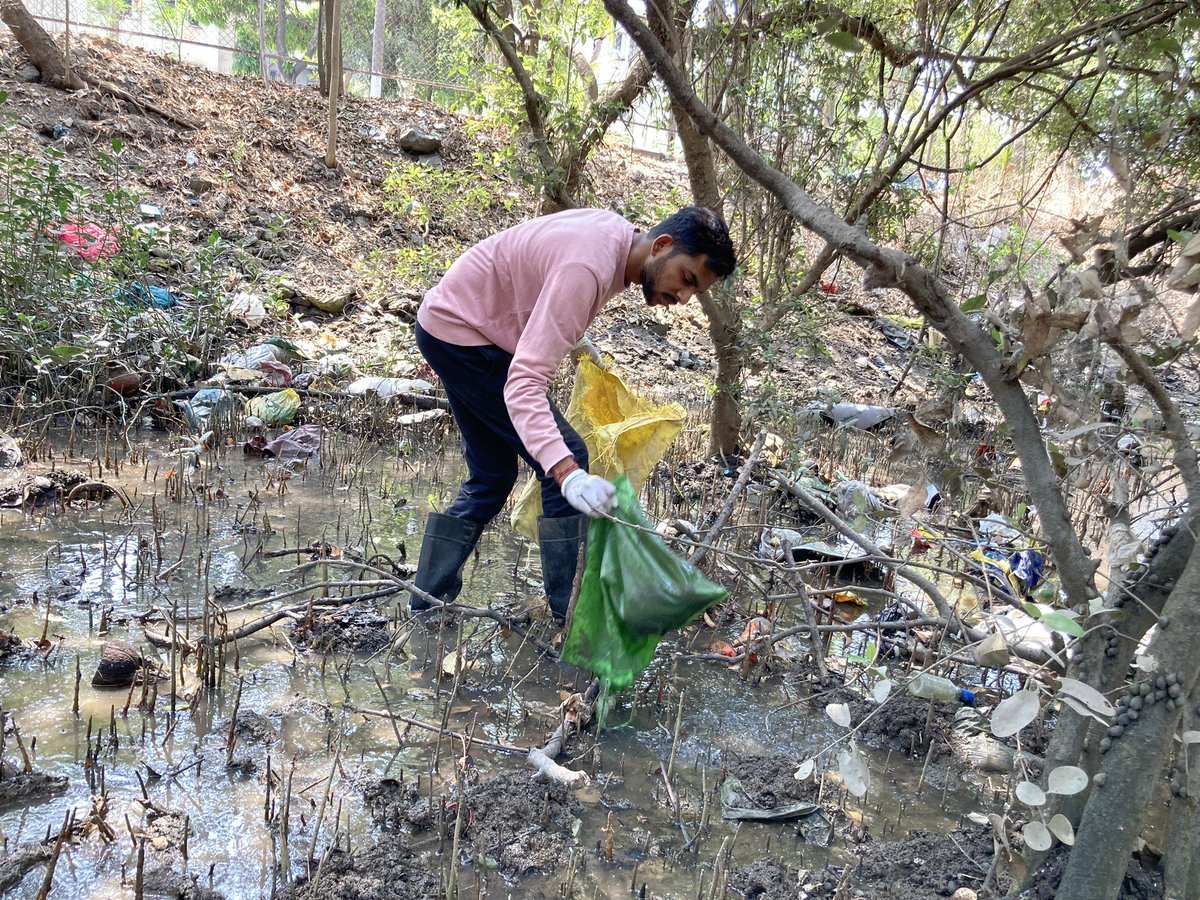 WEEK 323 & 325: #BeatPlasticPollution #AiroliMangrovesCleanUp Preserve and cherish the pale blue dot, the only home we've ever known. @KalambeMalhar @MangroveForest @UNinIndia @UNDP_India @UNVAsiaPacific