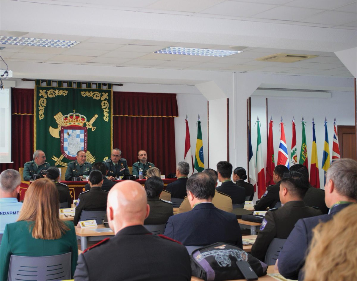 Clausura el VI Curso Internacional de #PolicíaJudicial de la @GuardiaCivil dirigido a personal policial y agregados de interior de diversos países. Han colaborado la Fiscalía de Cooperación Internacional, la Oficina de Recuperación y Gestión de Activos, del SEPBLAC, así como con…