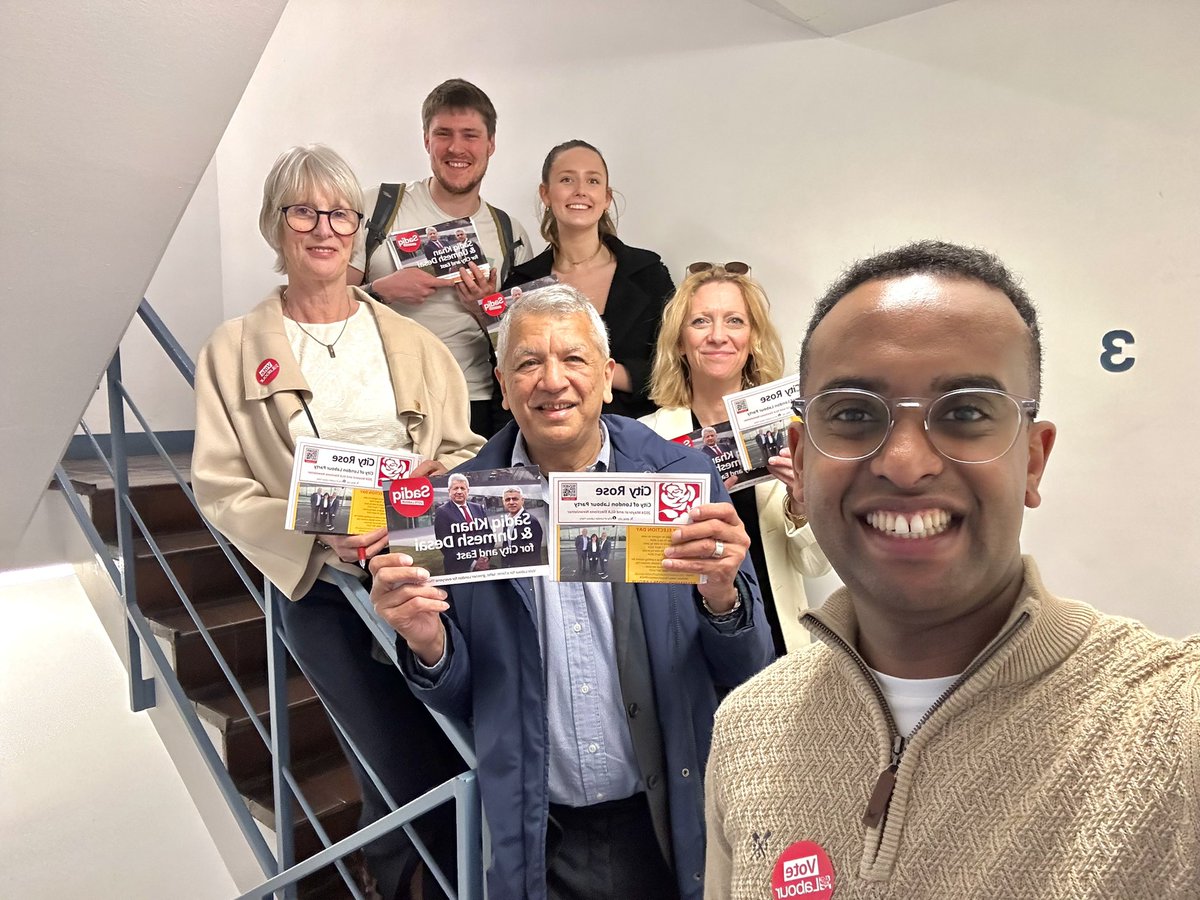 Out on the #LabourDoorstep for @unmeshdesai and @SadiqKhan in the Barbican with @maddygb_ and @Stephen00755841! Solid support for both