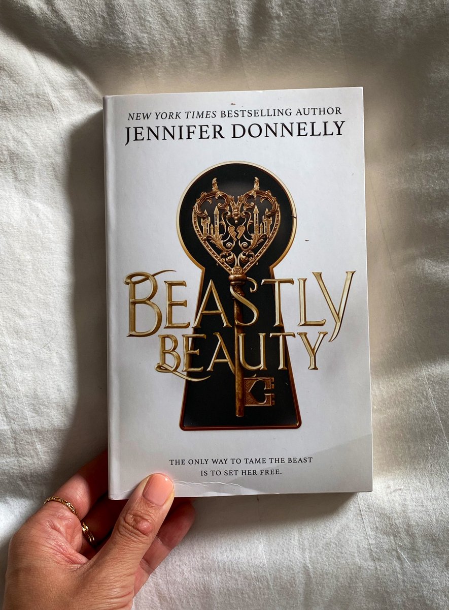 Thanks so much @TinaMories @scholasticuk for sending this exciting Beauty and the Beast retelling 🤩 Out 9 May 🗝️ #BookTwitter