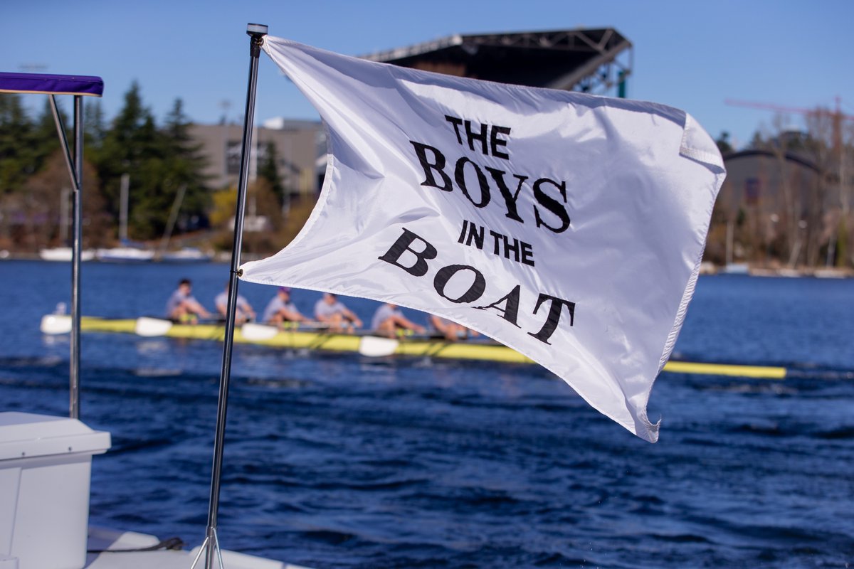 🚨 RACE DAY! 🚨 The Huskies and Beavers battle this morning on Montlake Cut: 8:00 am - M3V8+ 8:15 am - M2V8+ 8:30 am - MV8+ ⏱️ GoHuskies.com/OSUDual 📺 GoHuskies.com/Live #RowingU x #TheBoysInTheBoat