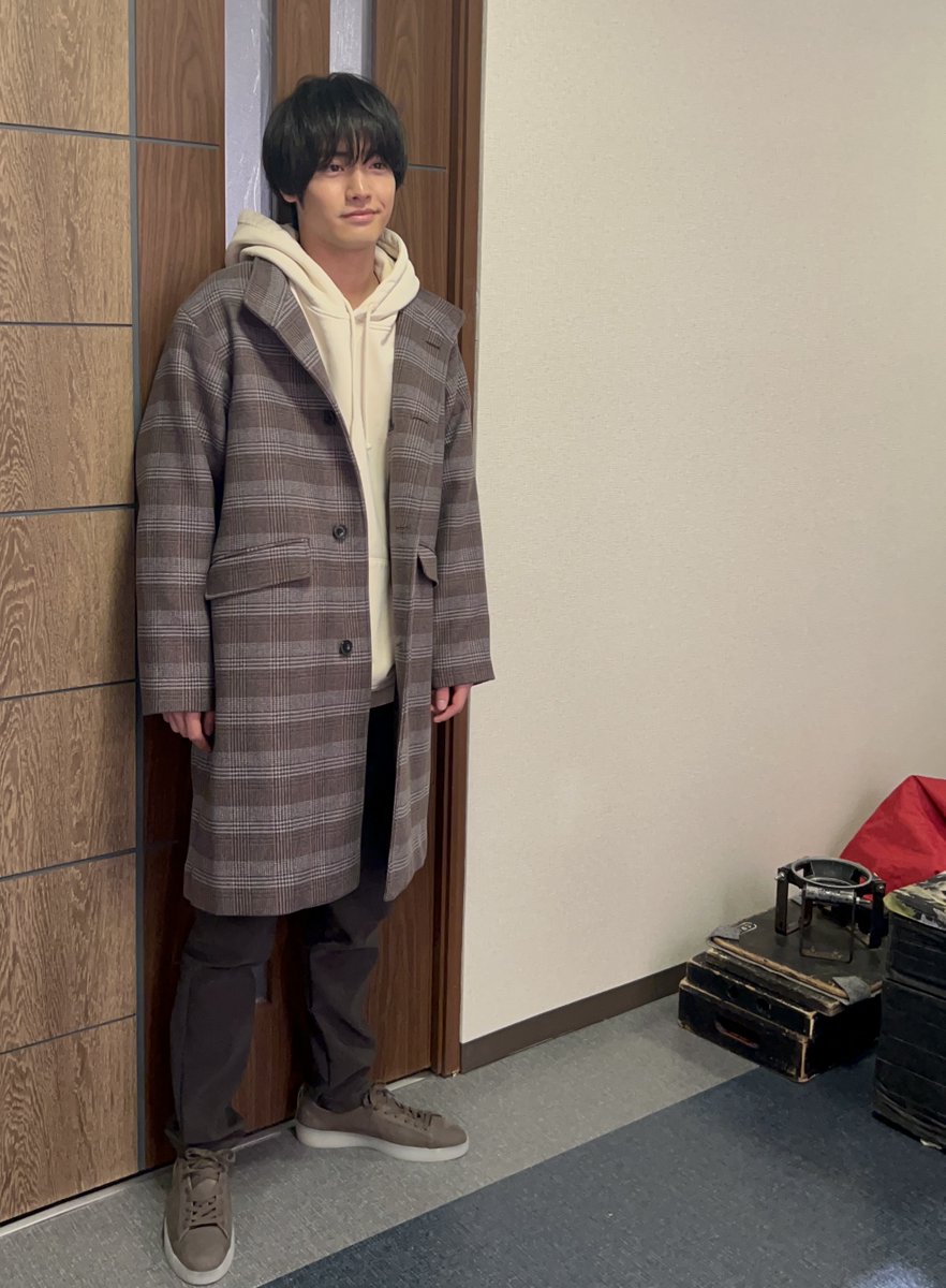 revenge_fujitv's tweet photo. 【#りりべ オフショット📸】

10年前の海斗(#赤楚衛二 )をパシャリ✨

普段分けている前髪が下りていて、
印象がとても変わりますね！

雰囲気がまた違った学生時代の海斗にも
注目です👀

TVerで第1話無料配信中📺
🔗https://t.co/0P3bIEz1hT

第2話 4月18日(木)よる10時放送🏥
#Reリベンジ https://t.co/x7MtwwZ2ue