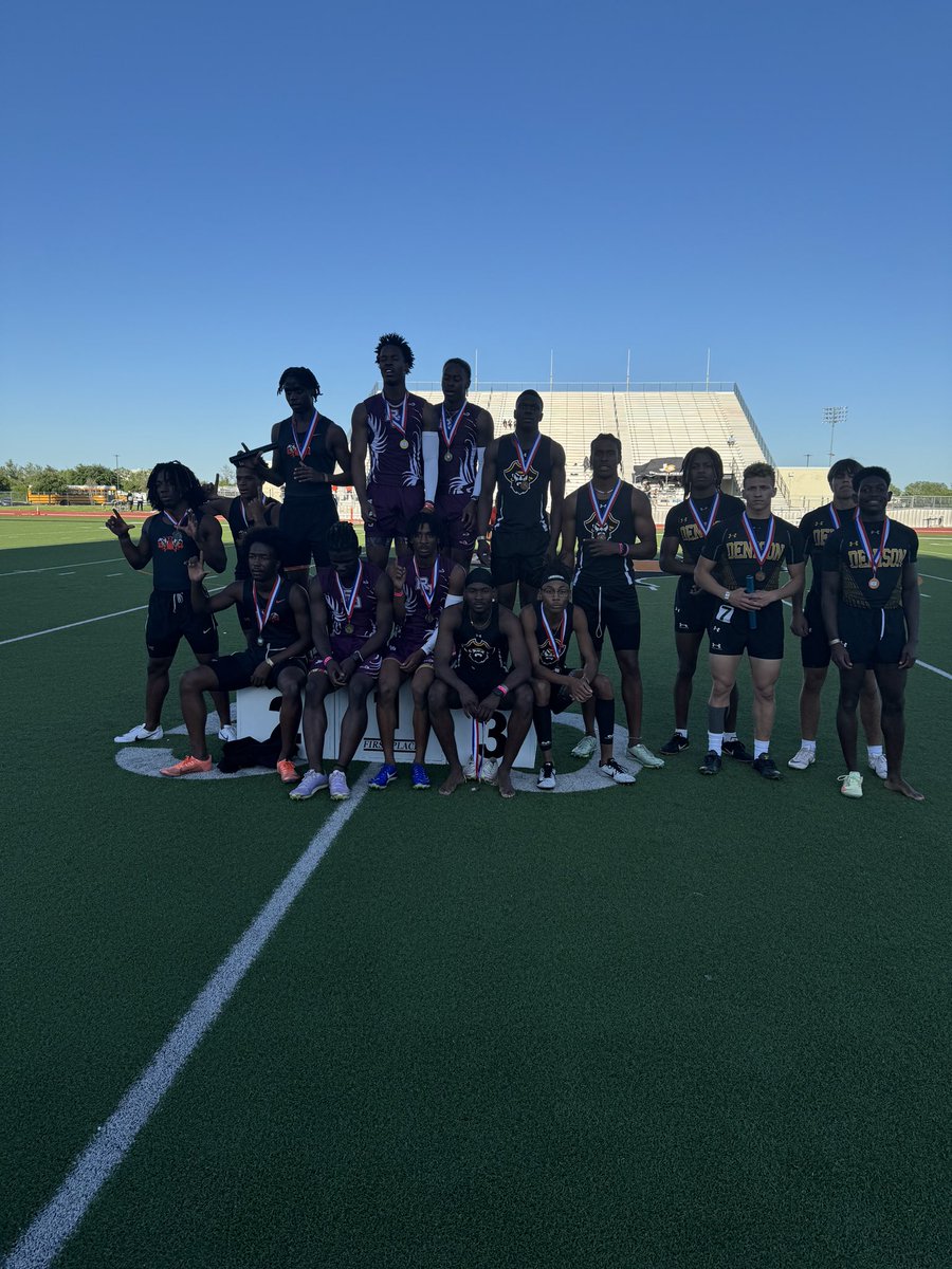 🥇 Regional Qualifier 🥇

⚡️ Guys 4 x 2 finishes third at the Area meet after running a 1:27.61. They will advance to regionals next week⚡️