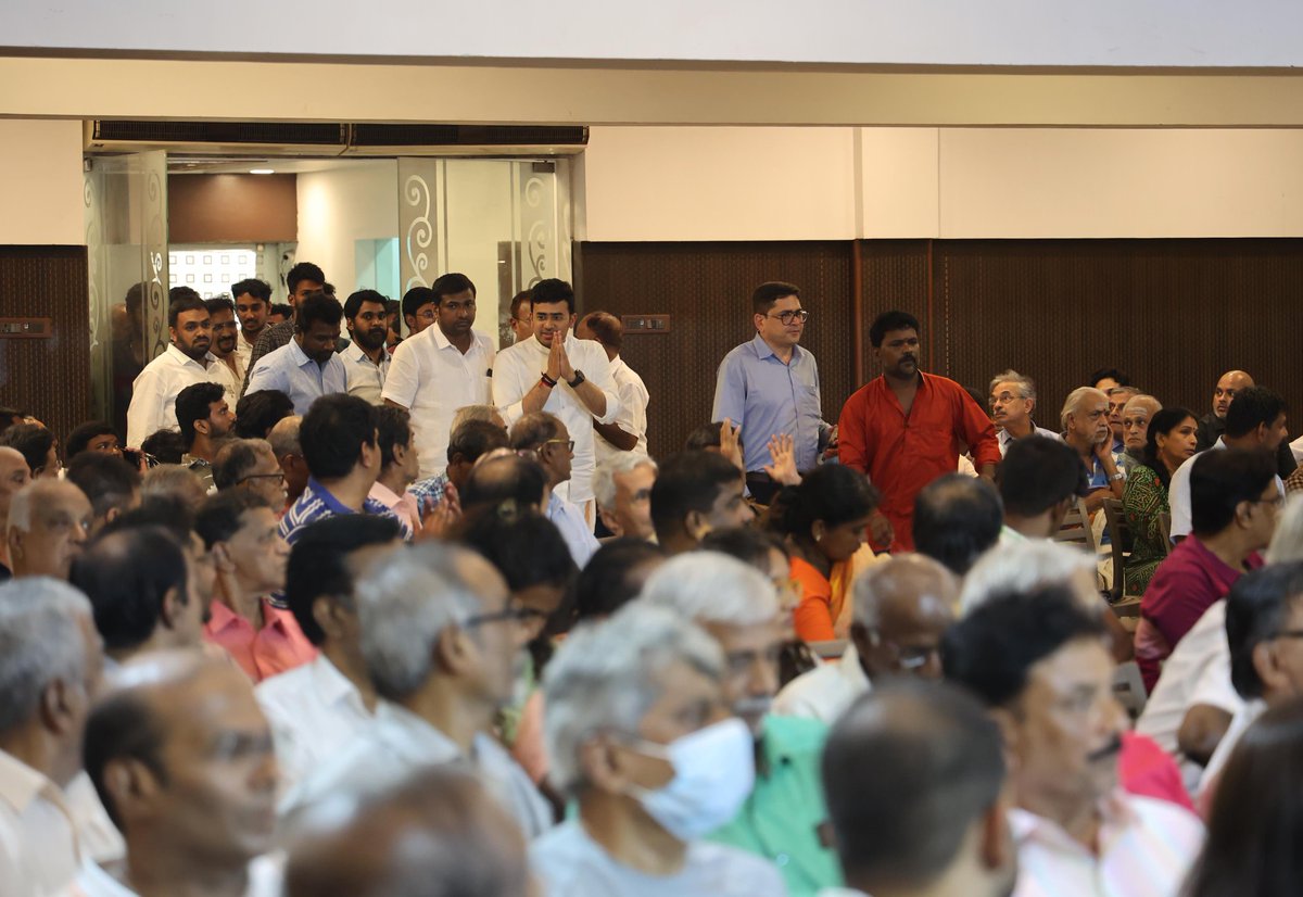 Delighted to have interacted with Professionals & youngsters in 'Ask Tejasvi' event in Chennai Central. There's a palpable Modi wave in TN & confident that citizens will bless @VinojBJP to represent them. Also present were Pattimanram Sri Manikandan & Thuglak Magazine Ramesh.