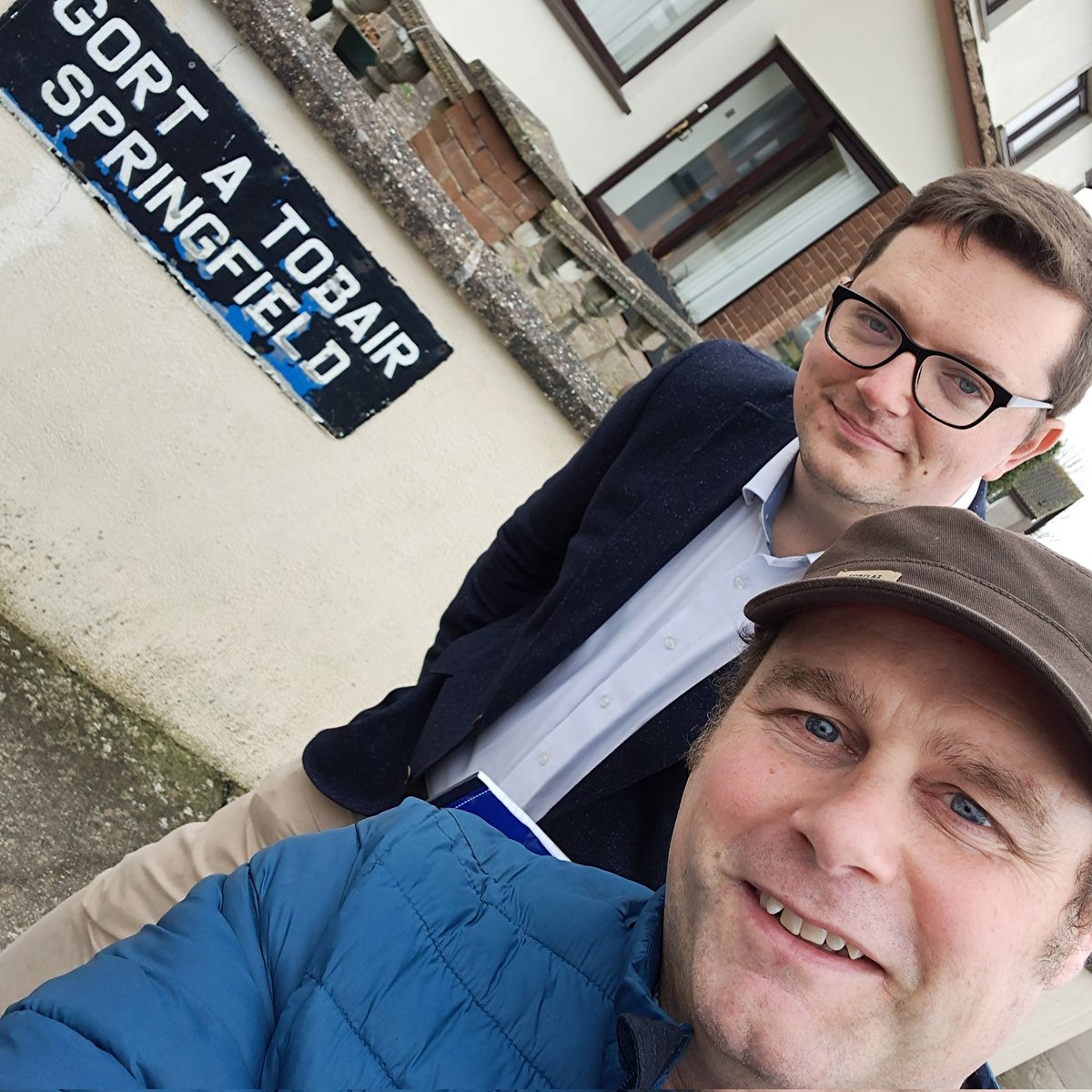 Gíorraíonn beirt bóthar! Really positive canvass around Springfield, #Dungarvan with @ofaolainC, our local election candidate in the area. Críostóir's been doing the groundwork, and it shows on the doors. Good reception for his key issues, public transport and water safety.