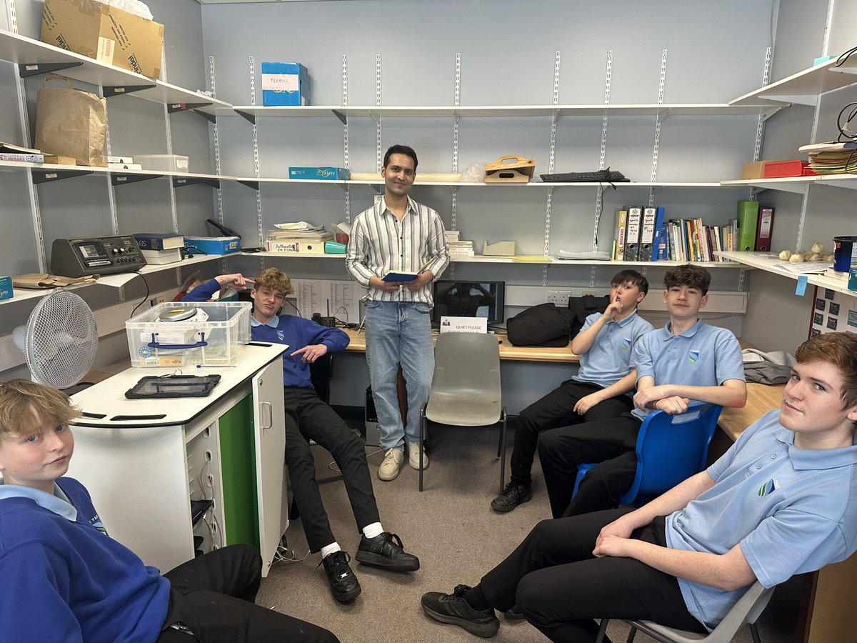 Great mentoring session with Jaisheel &amp; our Yr 9 Linguists <a href="/MFLMentoring/">MFL Mentoring Cymru</a> <a href="/cardiffmlang/">Modern Languages</a> <a href="/YPantSchool/">Y Pant School</a> <a href="/ValleFdez6/">🌊 Valle Fernández 🌊</a> <a href="/SarahJRoseMFL/">SarahJRose</a>