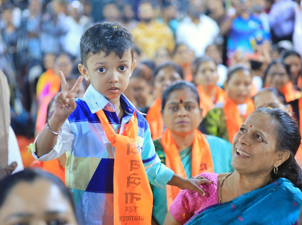 वडाळा येथील शिवसेना मध्यवर्ती कार्यालय शाखा क्र. २०० ला भेट दिली. ह्यावेळी आपल्या हक्काचं सरकार आणण्यासाठी, मुंबईकरांच्या मनातला विकास घडवण्यासाठी घरोघरी ठाकरेंची मशाल नेण्याकरिता सज्ज व्हा, असं आवाहन स्थानिकांना केलं.