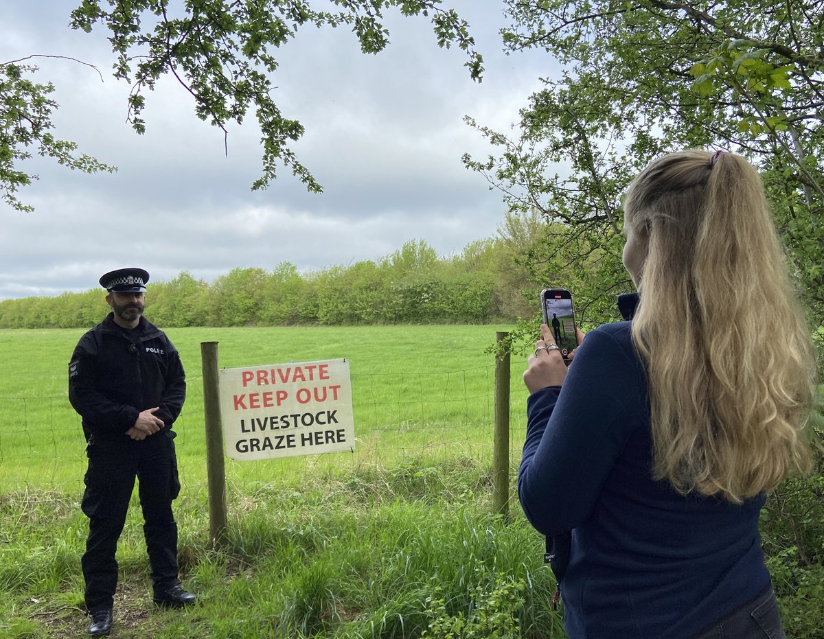 Our Sgt Ben Felton was filmed by @NFUtweets this week. He spoke about the importance of keeping dogs on leads near livestock and, if you can't get to your local tip, of ensuring DIY & garden waste is collected by a licenced firm so it isn't fly-tipped. #ProtectingAndServingEssex