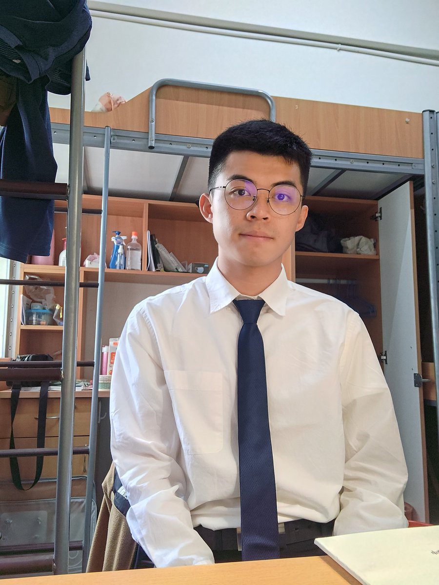 難得假裝人模人樣（？