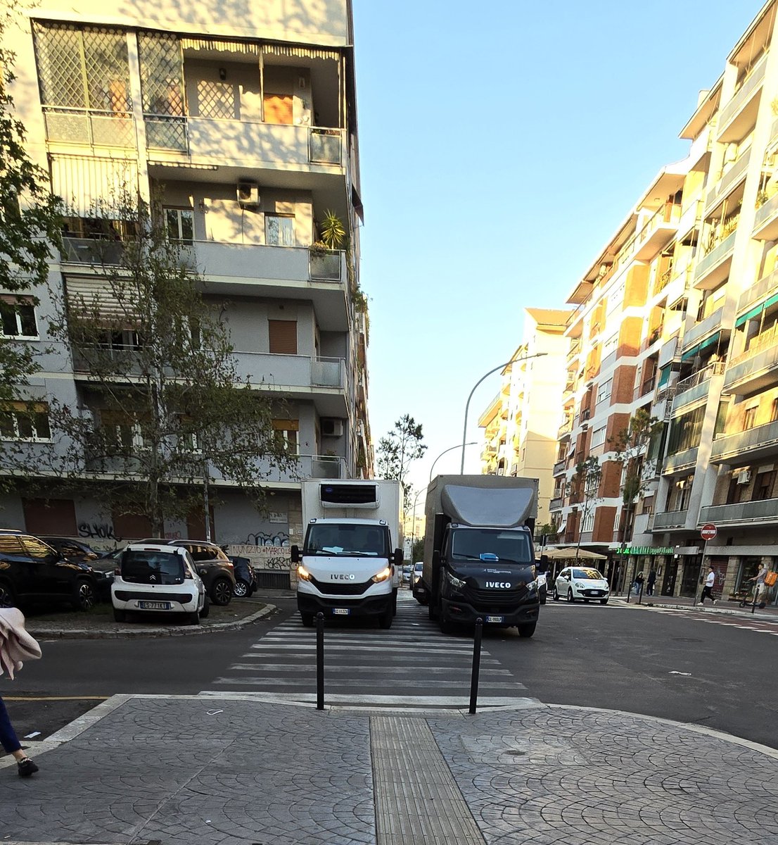 Il pedone a Roma deve essere umiliato.
Viale Anicio Gallo #Tuscolano #Gualtieri 
@diarioromano #romaCapitale