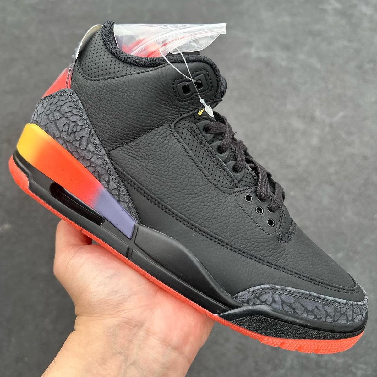 zSneakerHeadz's tweet photo. J Balvin x Air Jordan 3 SP “Rio” releasing May 22, 2024. 🌅 https://t.co/jfkHr2cjC8