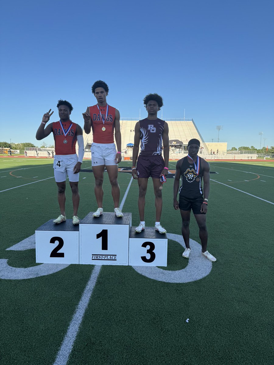 🥇 Regional Qualifier 🥇 ⚡️ Junior Cordero Frazier finished 4th in the 400 to qualify for the Area meet after running a 49.95 ⚡️