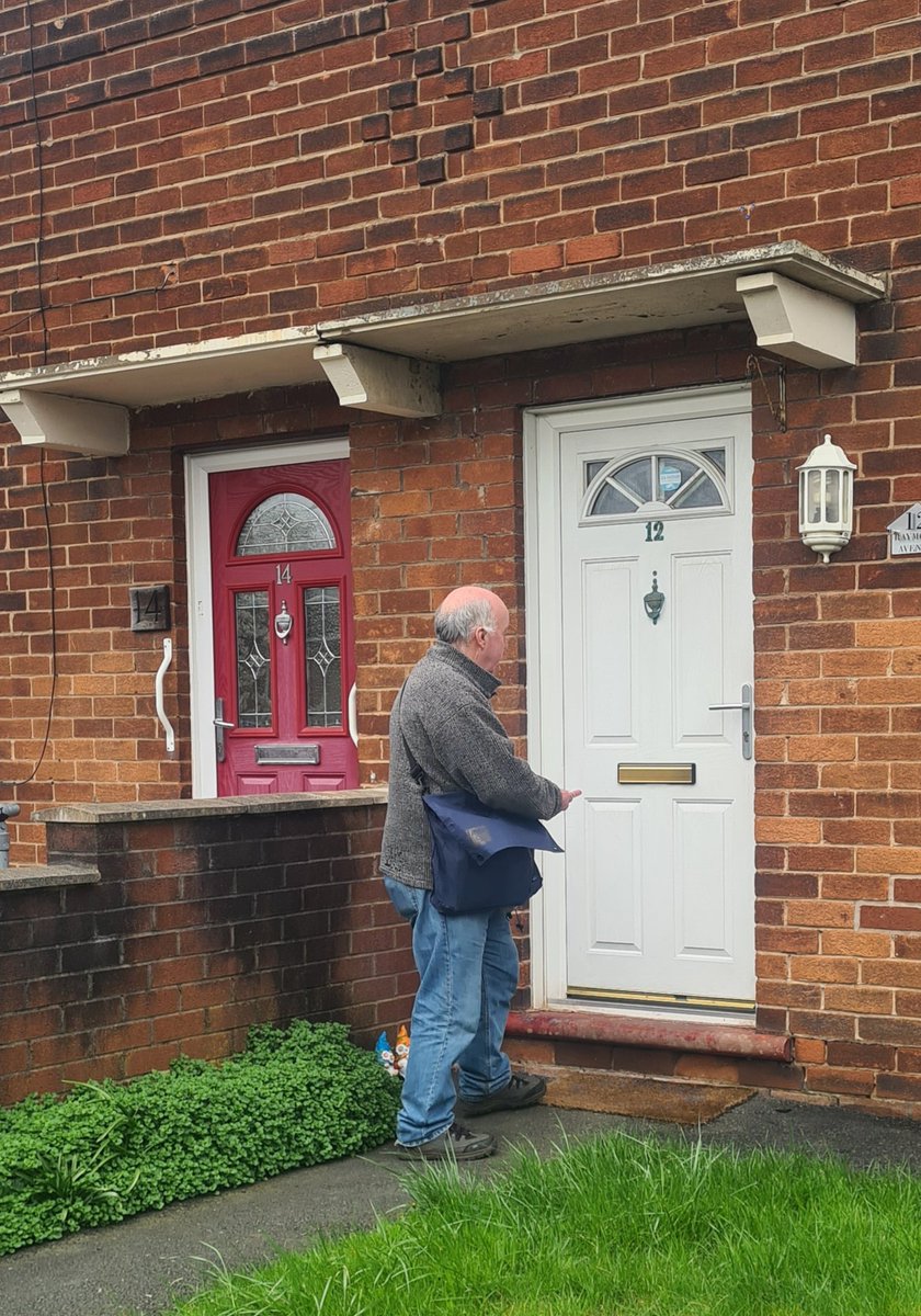 Another day out in Chadderton South campaigning. It's always great to interact with residents and discuss any problematic local issues that are causing distress. #Oldham #LabourDoorstep #LocalElections2024