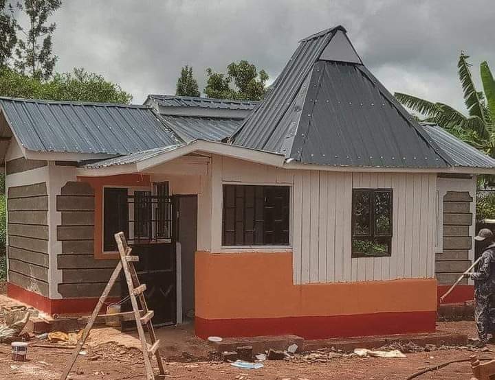 Huyo jamaa wa roofing apewe zawadi