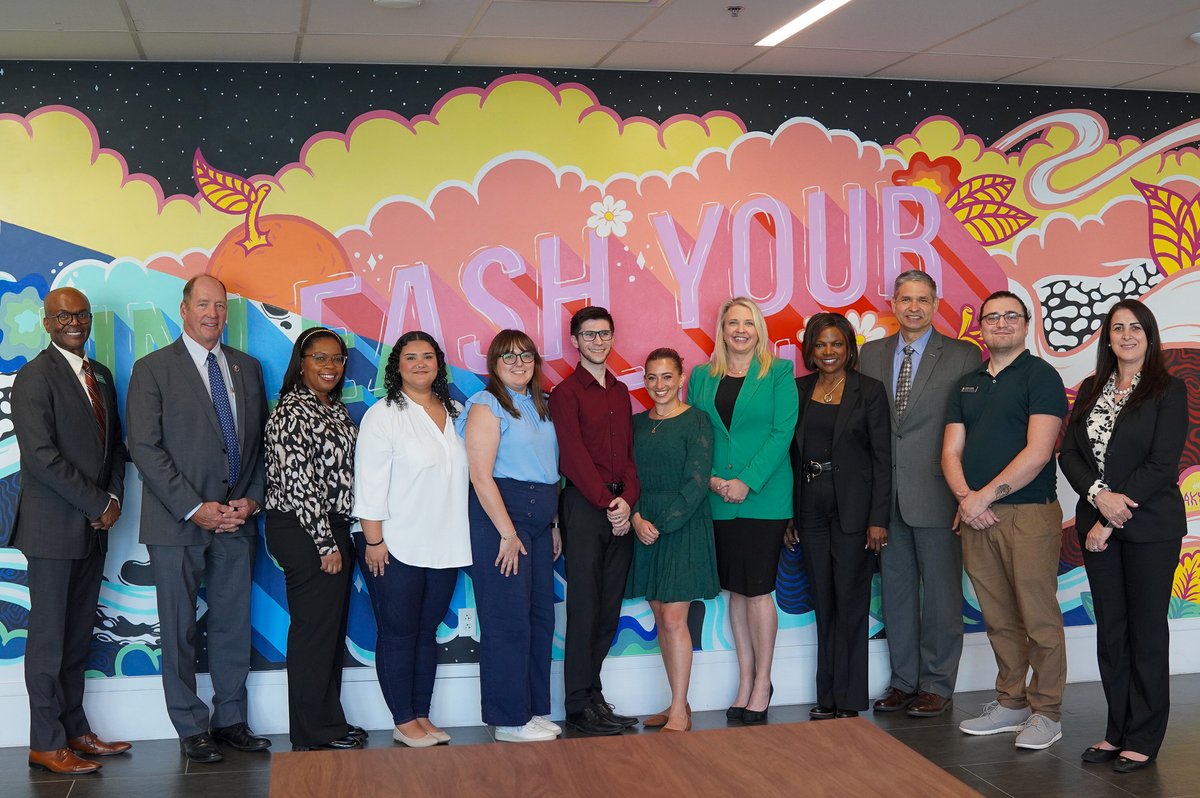 Our @UCF_SGHMI recently hosted its annual Congress to Classrooms event, where a group of students got to have a conversation about current issues in healthcare with former Congresswoman @valdemings and former Congressman Ted Yoho. Thanks to all who participated! 🤝