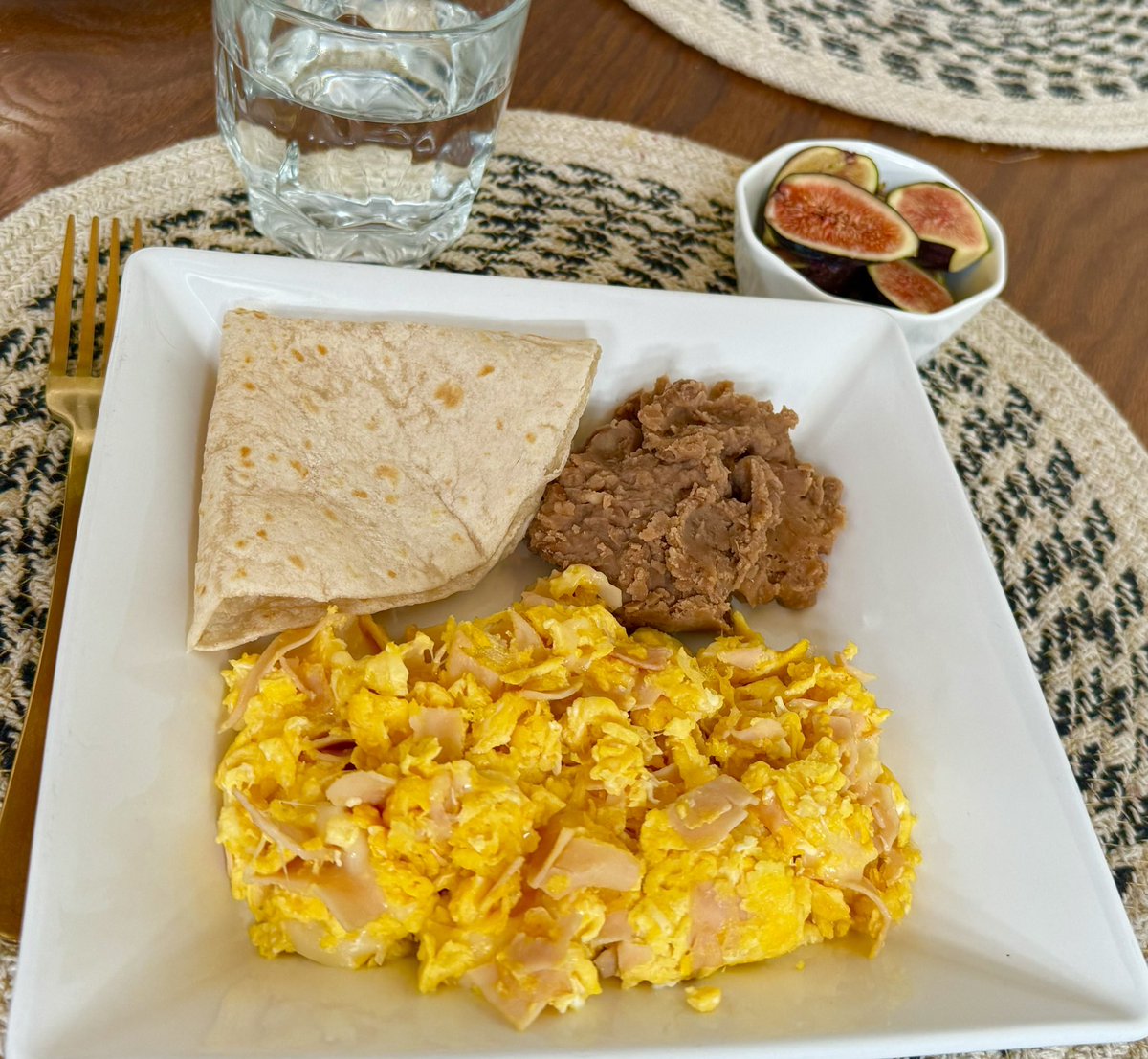 burritoconcoca's tweet image. Ya escuchando las PoderosoNews con @ruleiro @eltalcha echando un desayuno ya con restricciones aplicadas pero sabe bueno. (Extraño mi Salsa) #PoderosoShow